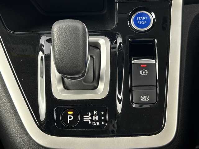 日産 セレナ e－パワー ハイウェイスター V 愛知県 2018(平30)年 5.7万km アズライトブルー 純正9型SDナビゲーション【MM518D-L】/フルセグTV/CD/DVD/MSV/Bluetooth/インテリジェントアラウンドビューモニター/インテリジェントルームミラー/ハンズフリー両側電動スライドドア【サンセード】/セーフティパックB/プロパイロット/車線逸脱防止支援システム/踏み間違い防止アシスト/インテリジェントパーキングアシスト/標識検知機能/ふらつき警報/フロントバックソナー/ヒーター付きドアミラー/電動パーキング/オートブレーキホールド/インテリジェントエマージェンシーブレーキ/LDW車線逸脱警報/レーダークルーズコントロール/オートハイビーム/合皮コンビシート/革巻きステアリング/ステアリングヒーター/社外前方ドライブレコーダー/ドライブモード/2列目3列目USB電源ソケット・パーソナルテーブル/プッシュスタート/インテリジェントキー/純正サイドシル・リアスポイラー/純正15インチアルミホイール/LEDヘッドランプ/オートライト/フロントフォグランプ