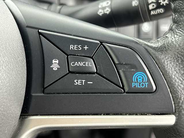 日産 セレナ e－パワー ハイウェイスター V 愛知県 2018(平30)年 5.7万km アズライトブルー 純正9型SDナビゲーション【MM518D-L】/フルセグTV/CD/DVD/MSV/Bluetooth/インテリジェントアラウンドビューモニター/インテリジェントルームミラー/ハンズフリー両側電動スライドドア【サンセード】/セーフティパックB/プロパイロット/車線逸脱防止支援システム/踏み間違い防止アシスト/インテリジェントパーキングアシスト/標識検知機能/ふらつき警報/フロントバックソナー/ヒーター付きドアミラー/電動パーキング/オートブレーキホールド/インテリジェントエマージェンシーブレーキ/LDW車線逸脱警報/レーダークルーズコントロール/オートハイビーム/合皮コンビシート/革巻きステアリング/ステアリングヒーター/社外前方ドライブレコーダー/ドライブモード/2列目3列目USB電源ソケット・パーソナルテーブル/プッシュスタート/インテリジェントキー/純正サイドシル・リアスポイラー/純正15インチアルミホイール/LEDヘッドランプ/オートライト/フロントフォグランプ