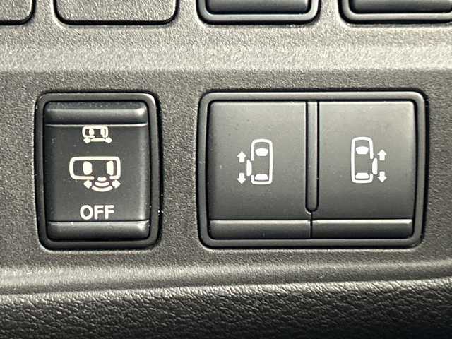 日産 セレナ e－パワー ハイウェイスター V 愛知県 2018(平30)年 5.7万km アズライトブルー 純正9型SDナビゲーション【MM518D-L】/フルセグTV/CD/DVD/MSV/Bluetooth/インテリジェントアラウンドビューモニター/インテリジェントルームミラー/ハンズフリー両側電動スライドドア【サンセード】/セーフティパックB/プロパイロット/車線逸脱防止支援システム/踏み間違い防止アシスト/インテリジェントパーキングアシスト/標識検知機能/ふらつき警報/フロントバックソナー/ヒーター付きドアミラー/電動パーキング/オートブレーキホールド/インテリジェントエマージェンシーブレーキ/LDW車線逸脱警報/レーダークルーズコントロール/オートハイビーム/合皮コンビシート/革巻きステアリング/ステアリングヒーター/社外前方ドライブレコーダー/ドライブモード/2列目3列目USB電源ソケット・パーソナルテーブル/プッシュスタート/インテリジェントキー/純正サイドシル・リアスポイラー/純正15インチアルミホイール/LEDヘッドランプ/オートライト/フロントフォグランプ