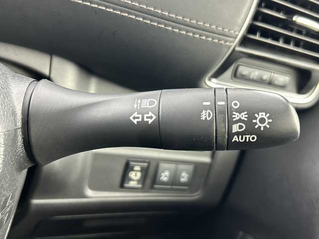 日産 セレナ e－パワー ハイウェイスター V 愛知県 2018(平30)年 5.7万km アズライトブルー 純正9型SDナビゲーション【MM518D-L】/フルセグTV/CD/DVD/MSV/Bluetooth/インテリジェントアラウンドビューモニター/インテリジェントルームミラー/ハンズフリー両側電動スライドドア【サンセード】/セーフティパックB/プロパイロット/車線逸脱防止支援システム/踏み間違い防止アシスト/インテリジェントパーキングアシスト/標識検知機能/ふらつき警報/フロントバックソナー/ヒーター付きドアミラー/電動パーキング/オートブレーキホールド/インテリジェントエマージェンシーブレーキ/LDW車線逸脱警報/レーダークルーズコントロール/オートハイビーム/合皮コンビシート/革巻きステアリング/ステアリングヒーター/社外前方ドライブレコーダー/ドライブモード/2列目3列目USB電源ソケット・パーソナルテーブル/プッシュスタート/インテリジェントキー/純正サイドシル・リアスポイラー/純正15インチアルミホイール/LEDヘッドランプ/オートライト/フロントフォグランプ