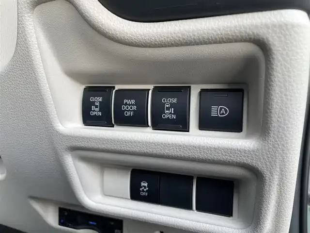 トヨタ シエンタ ハイブリッド Z 鳥取県 2023(令5)年 2.1万km アーバンカーキ 純正８型ＤＰオーディオ／フルセグ／ＢＴ/パノラミックビューカメラ/ブラインドスポットモニター/コンフォートパッケージ/ビルトインＥＴＣ/トヨタセーフティセンス/レーダークルーズコントロール/前席シートヒーター/ステアリングヒーター/両側パワースライド/ＬＥＤライトライト/プッシュスタート/運転席背面ＵＳＢポート/フロアマット/ドアバイザー/スマートキーｘ２