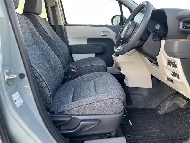 トヨタ シエンタ ハイブリッド Z 鳥取県 2023(令5)年 2.1万km アーバンカーキ 純正８型ＤＰオーディオ／フルセグ／ＢＴ/パノラミックビューカメラ/ブラインドスポットモニター/コンフォートパッケージ/ビルトインＥＴＣ/トヨタセーフティセンス/レーダークルーズコントロール/前席シートヒーター/ステアリングヒーター/両側パワースライド/ＬＥＤライトライト/プッシュスタート/運転席背面ＵＳＢポート/フロアマット/ドアバイザー/スマートキーｘ２