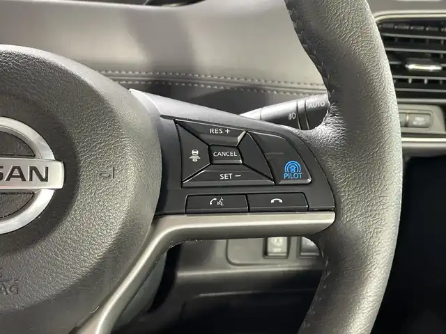 日産 セレナ e－パワー ハイウェイスター V 神奈川県 2020(令2)年 4.1万km ブリリアントホワイトパール 2トーン 純正10インチSDナビ/AM&FM&BT&フルセグTV/全方位モニター/純正フリップダウンモニター/社外前後ドライブレコーダー/純正ビルトインETC/両側パワースライドドア/ハンズフリーパワースライドドア/リアオートエアコン/3列目ヒーターダクト/プロパイロット/全方位運転支援システム/インテリジェントエマージェンシーブレーキ/踏み間違い衝突防止アシスト/車線逸脱防止支援システム/後側方衝突防止支援システム/標識検知機能/前方衝突予測警報/車線逸脱警報/後側方車両検知警報/後退時車両検知警報/電動パーキングブレーキ/ブレーキオートホールド/LEDヘッドライト/オートハイビーム/LEDフォグライト