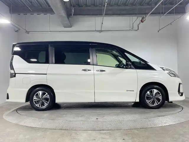 日産 セレナ e－パワー ハイウェイスター V 神奈川県 2020(令2)年 4.1万km ブリリアントホワイトパール 2トーン 純正10インチSDナビ/AM&FM&BT&フルセグTV/全方位モニター/純正フリップダウンモニター/社外前後ドライブレコーダー/純正ビルトインETC/両側パワースライドドア/ハンズフリーパワースライドドア/リアオートエアコン/3列目ヒーターダクト/プロパイロット/全方位運転支援システム/インテリジェントエマージェンシーブレーキ/踏み間違い衝突防止アシスト/車線逸脱防止支援システム/後側方衝突防止支援システム/標識検知機能/前方衝突予測警報/車線逸脱警報/後側方車両検知警報/後退時車両検知警報/電動パーキングブレーキ/ブレーキオートホールド/LEDヘッドライト/オートハイビーム/LEDフォグライト