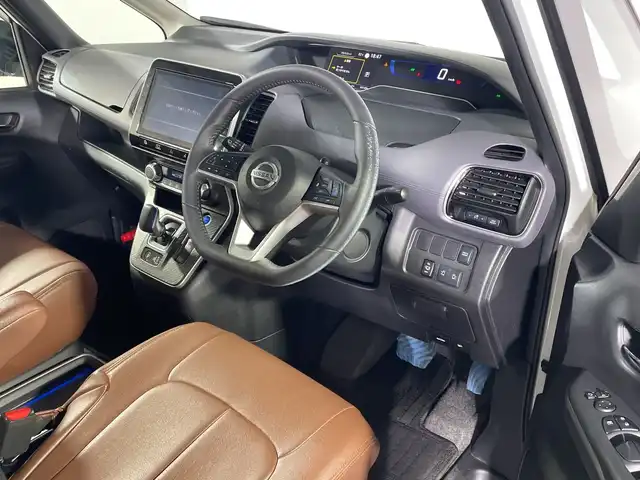 日産 セレナ e－パワー ハイウェイスター V 神奈川県 2020(令2)年 4.1万km ブリリアントホワイトパール 2トーン 純正10インチSDナビ/AM&FM&BT&フルセグTV/全方位モニター/純正フリップダウンモニター/社外前後ドライブレコーダー/純正ビルトインETC/両側パワースライドドア/ハンズフリーパワースライドドア/リアオートエアコン/3列目ヒーターダクト/プロパイロット/全方位運転支援システム/インテリジェントエマージェンシーブレーキ/踏み間違い衝突防止アシスト/車線逸脱防止支援システム/後側方衝突防止支援システム/標識検知機能/前方衝突予測警報/車線逸脱警報/後側方車両検知警報/後退時車両検知警報/電動パーキングブレーキ/ブレーキオートホールド/LEDヘッドライト/オートハイビーム/LEDフォグライト