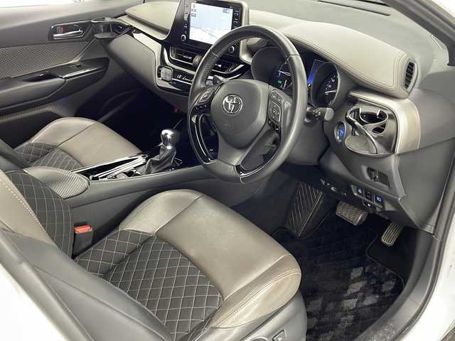 トヨタ Ｃ－ＨＲ G 宮崎県 2020(令2)年 4.5万km ホワイトパールクリスタルシャイン 純正ディスプレイオーディオ/AM/FM/フルセグ/Bluetooth/クルーズコントロール/ドライブレコーダー/電動格納ミラー/ステアリングスイッチ/電子パーキング/バックカメラ/シートヒーター/オートライト/オートホールド/フロアマット/ETC