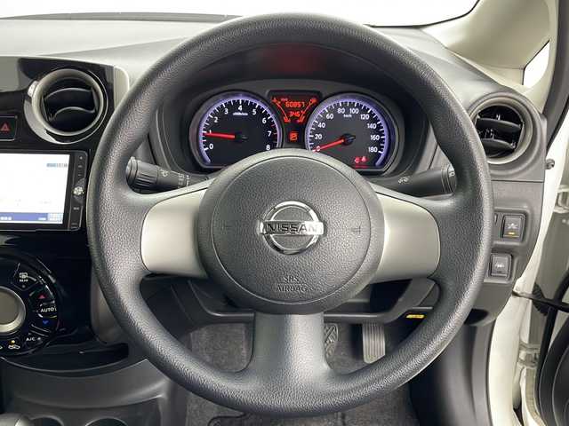 日産 ノート X FOUR エマージェンシーB 道央・札幌 2014(平26)年 6.1万km ブリリアントホワイトパール ・4WD/・社外ナビ＆TV＆CD＆DVD＆BT/・エマージェンシーブレーキ/・レーンキープアシスト/・横滑り防止装置/・スペアキー