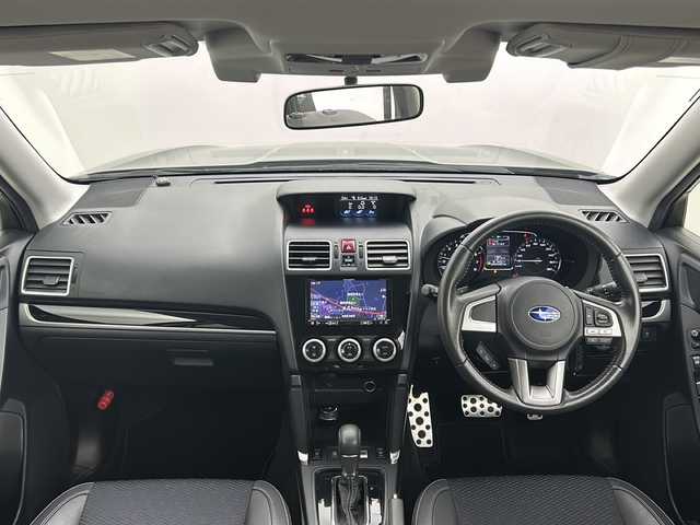 スバル フォレスター S－リミテッド 秋田県 2016(平28)年 4.6万km クリスタルブラックシリカ ４ＷＤ/純正ナビ/　(CD/DVD/フルセグTV/Bluetooth)/バックカメラ/前席パワーシート/全席シートヒーター/レーダークルーズコントロール/ヒルディセントコントロール/パドルシフト/ハーフレザーシート/純正フロアマット/オートライト/プッシュスタート/スマートキー/スペアキー