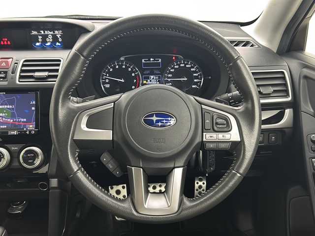 スバル フォレスター S－リミテッド 秋田県 2016(平28)年 4.6万km クリスタルブラックシリカ ４ＷＤ/純正ナビ/　(CD/DVD/フルセグTV/Bluetooth)/バックカメラ/前席パワーシート/全席シートヒーター/レーダークルーズコントロール/ヒルディセントコントロール/パドルシフト/ハーフレザーシート/純正フロアマット/オートライト/プッシュスタート/スマートキー/スペアキー
