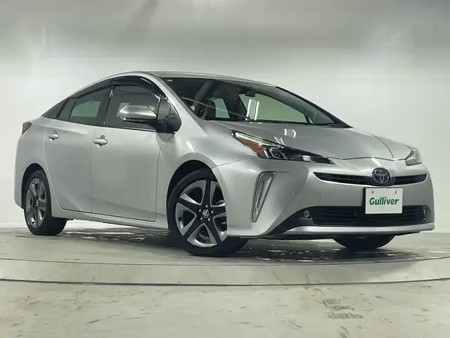 トヨタ プリウス A ツーリングセレクション 神奈川県 2021(令3)年 3.4万km シルバーM 純正9型SDナビ/（CD/DVD/BT/SD/フルセグ）/４WD/パノラミックビューモニター/ドライブレコーダー前後/プリクラッシュセーフティ/レーダークルーズコントロール/運転席パワーシート/レザーシート/ETC/LEDヘッドライト/オートライト/オートハイビーム/純正17インチAW/前席シートヒーター/プッシュスタート/スマートキー/フロアマット