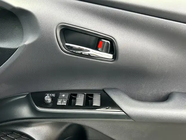 トヨタ プリウス A ツーリングセレクション 神奈川県 2021(令3)年 3.4万km シルバーM 純正9型SDナビ/（CD/DVD/BT/SD/フルセグ）/４WD/パノラミックビューモニター/ドライブレコーダー前後/プリクラッシュセーフティ/レーダークルーズコントロール/運転席パワーシート/レザーシート/ETC/LEDヘッドライト/オートライト/オートハイビーム/純正17インチAW/前席シートヒーター/プッシュスタート/スマートキー/フロアマット