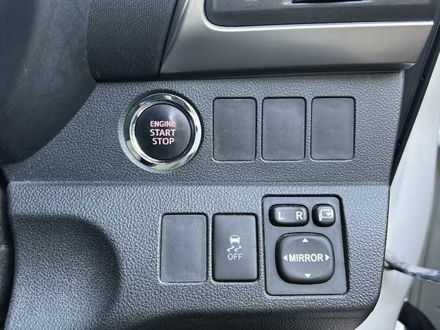 トヨタ ラクティス G 石川県 2014(平26)年 11.4万km ホワイトパールクリスタルシャイン 社外メモリーナビゲーション/【CD/DVD・フルセグTV・BLue】/・バックカメラ/ETC/クルーズコントロール/USB端子/プッシュスタート/オートライト/・ハロゲン/ドアバイザー/純正フロアマット