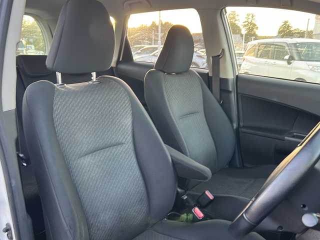 トヨタ ラクティス G 石川県 2014(平26)年 11.4万km ホワイトパールクリスタルシャイン 社外メモリーナビゲーション/【CD/DVD・フルセグTV・BLue】/・バックカメラ/ETC/クルーズコントロール/USB端子/プッシュスタート/オートライト/・ハロゲン/ドアバイザー/純正フロアマット