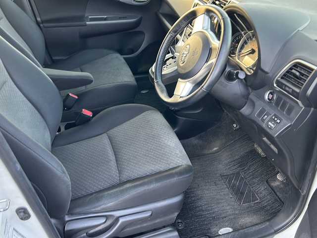 トヨタ ラクティス G 石川県 2014(平26)年 11.4万km ホワイトパールクリスタルシャイン 社外メモリーナビゲーション/【CD/DVD・フルセグTV・BLue】/・バックカメラ/ETC/クルーズコントロール/USB端子/プッシュスタート/オートライト/・ハロゲン/ドアバイザー/純正フロアマット