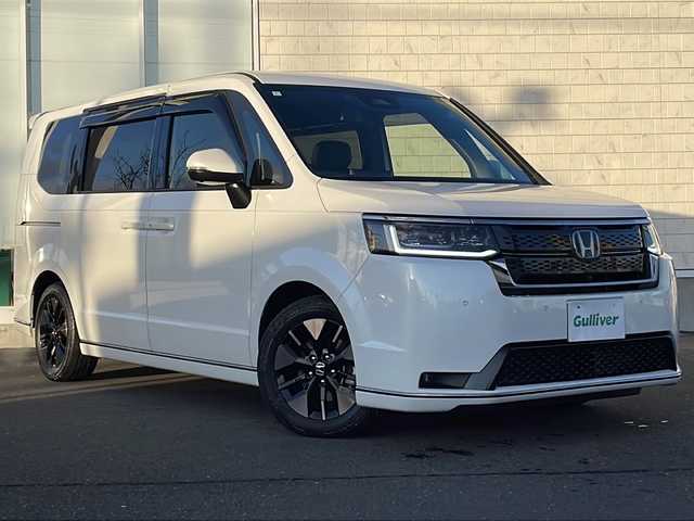 ホンダ ステップワゴン スパーダ eHEV 岩手県 2024(令6)年 1.4万km プラチナホワイトパール 純正メモリーナビ/AM/FM/CD/DVD/Bluetooth/フルセグTV/純正オーディオ/バックカメラ/全方位カメラ/ETC/クルーズコントロール/衝突被害軽減ブレーキ/レーンキープアシスト/横滑り防止装置/シートヒーター/オートライト/オートハイビーム/LEDヘッドライト/フォグランプ/スマートキー/プッシュスタート/電動格納ミラー/純正16インチAW/純正フロアマット/純正ドアバイザー/保証書