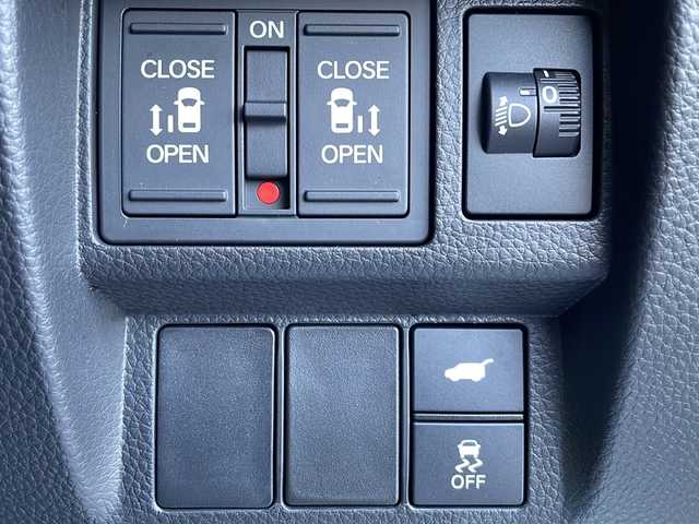 ホンダ ステップワゴン スパーダ eHEV 岩手県 2024(令6)年 1.4万km プラチナホワイトパール 純正メモリーナビ/AM/FM/CD/DVD/Bluetooth/フルセグTV/純正オーディオ/バックカメラ/全方位カメラ/ETC/クルーズコントロール/衝突被害軽減ブレーキ/レーンキープアシスト/横滑り防止装置/シートヒーター/オートライト/オートハイビーム/LEDヘッドライト/フォグランプ/スマートキー/プッシュスタート/電動格納ミラー/純正16インチAW/純正フロアマット/純正ドアバイザー/保証書