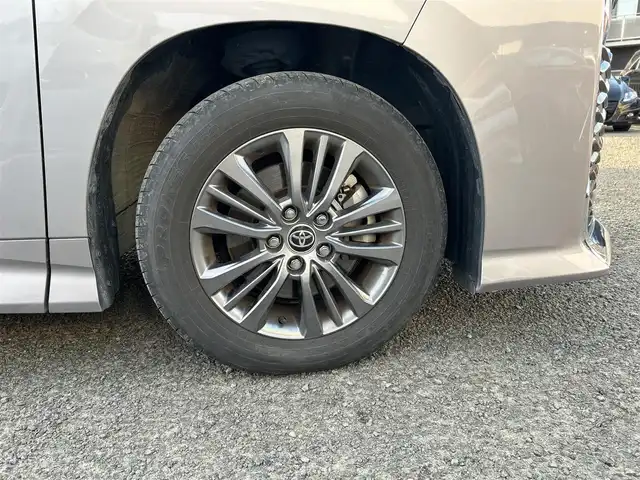 トヨタ ヴォクシー S－G 宮城県 2023(令5)年 2万km メタルストリームM /純正ディスプレイオーディオナビ//FM/AM/BT/フルセグテレビ/スマートフォン連携//CD/DVDデッキ//バックカメラ//左側パワースライドドア//ETC//レーダークルーズコントロール//プリクラッシュセーフティ//レーンディパーチャーアラート//スマートキーx2//LEDヘッドライト//社外アルミスタッドレスタイヤ積込