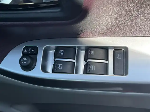 ダイハツ キャスト スタイル G ターボ VS SAⅢ 島根県 2019(令1)年 2.5万km ファイアークォーツレッドM 純正8型ＳＤナビ　/（フルセグＴＶ/ＤＶＤ再生/Ｂｌｕｅｔｏｏｔｈ接続）　/左サイド/バック/全方位カメラ　/ＥＴＣ　/前後ドライブレコーダー　/後方コーナーセンサー　/衝突軽減システム　/前席シートヒーター　/オートハイビーム　/純正ＬＥＤヘッドライト　/盗難防止装置/純正１５インチアルミホイール/純正フロアマット