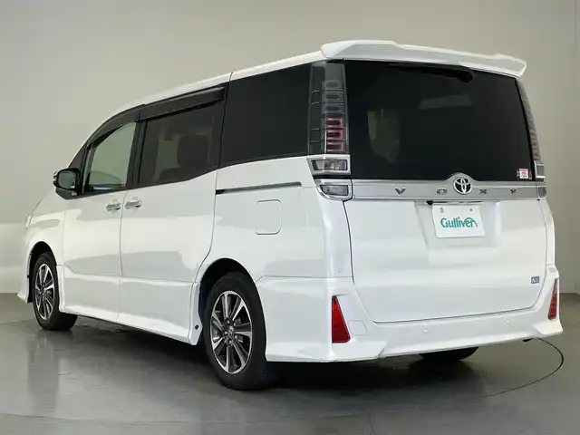 トヨタ ヴォクシー ZS 煌Ⅲ 愛知県 2021(令3)年 3.8万km ホワイトパールクリスタルシャイン 純正９型ナビ　フルセグＴＶ　Ｂｌｕｅｔｏｏｔｈ　純正後席モニター　両側パワスラドア　前後ドラレコ　ハーフレザー　クルコン　セーフティセンス　衝突軽減　車線逸脱　コーナーセンサー　ＬＥＤライト　禁煙車