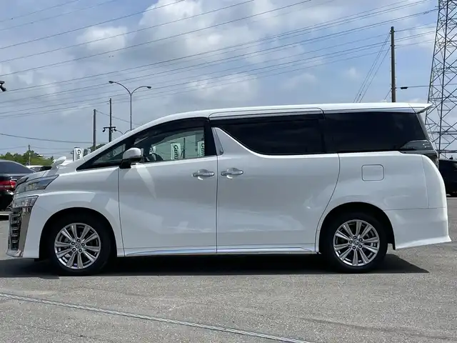 トヨタ ヴェルファイア Z ゴールデンアイズ 道央・札幌 2020(令2)年 4.3万km ホワイトパールクリスタルシャイン ４WD/純正ディーラーOPナビ/CD/DVD/BT/フルセグ/プリクラッシュセーフティ/横滑り防止装置/レーダークルーズコントロール/レーンキープアシスト/クリアランスソナー/パーキングサポートブレーキ/ロードサインアシスト/バックカメラ/ビルトインETC2.0/アイドリングストップ/ECOMODE/nanoe/両側パワースライドドア/パワーバックドア/2列目オットマン/ハーフレザーシート/革巻きウッドコンビステアリング/ステアリングリモコン/AC100V/電動パーキング/ブレーキホールド/MTモード付AT/プッシュスタート/スマートキー/LEDヘッドライト/オートライト/オートハイビーム/フォグランプ/電動格納ミラー/ウィンカーミラー/フロアマット/ドアバイザー/スペアキー