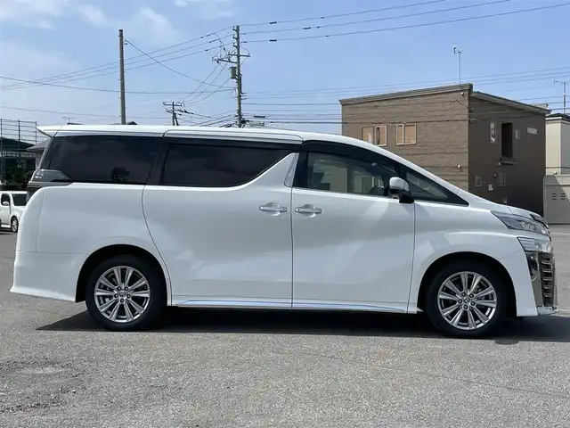 トヨタ ヴェルファイア Z ゴールデンアイズ 道央・札幌 2020(令2)年 4.3万km ホワイトパールクリスタルシャイン ４WD/純正ディーラーOPナビ/CD/DVD/BT/フルセグ/プリクラッシュセーフティ/横滑り防止装置/レーダークルーズコントロール/レーンキープアシスト/クリアランスソナー/パーキングサポートブレーキ/ロードサインアシスト/バックカメラ/ビルトインETC2.0/アイドリングストップ/ECOMODE/nanoe/両側パワースライドドア/パワーバックドア/2列目オットマン/ハーフレザーシート/革巻きウッドコンビステアリング/ステアリングリモコン/AC100V/電動パーキング/ブレーキホールド/MTモード付AT/プッシュスタート/スマートキー/LEDヘッドライト/オートライト/オートハイビーム/フォグランプ/電動格納ミラー/ウィンカーミラー/フロアマット/ドアバイザー/スペアキー