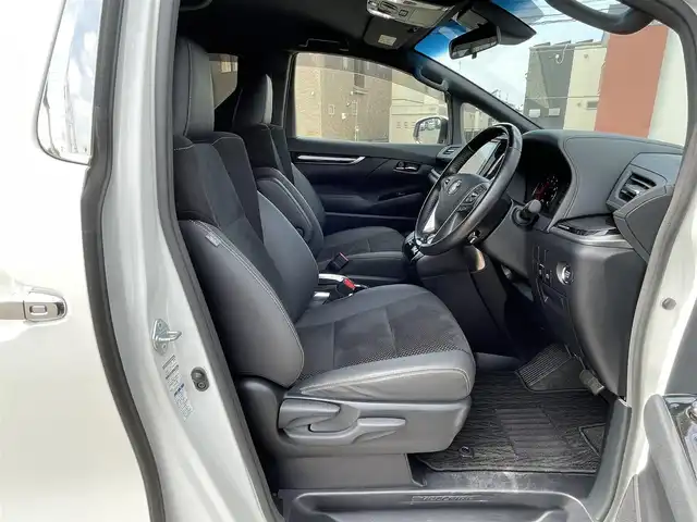 トヨタ ヴェルファイア Z ゴールデンアイズ 道央・札幌 2020(令2)年 4.3万km ホワイトパールクリスタルシャイン ４WD/純正ディーラーOPナビ/CD/DVD/BT/フルセグ/プリクラッシュセーフティ/横滑り防止装置/レーダークルーズコントロール/レーンキープアシスト/クリアランスソナー/パーキングサポートブレーキ/ロードサインアシスト/バックカメラ/ビルトインETC2.0/アイドリングストップ/ECOMODE/nanoe/両側パワースライドドア/パワーバックドア/2列目オットマン/ハーフレザーシート/革巻きウッドコンビステアリング/ステアリングリモコン/AC100V/電動パーキング/ブレーキホールド/MTモード付AT/プッシュスタート/スマートキー/LEDヘッドライト/オートライト/オートハイビーム/フォグランプ/電動格納ミラー/ウィンカーミラー/フロアマット/ドアバイザー/スペアキー