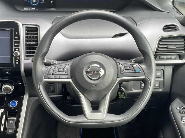 日産 セレナ e－パワー XV 長野県 2018(平30)年 2万km ブリリアントホワイトパール 純正９インチメモリナビフルセグTV/プロパイロット/エマージェンシーブレーキ/全方位カメラ/両側パワースライドドア/デジタルインナーミラー/純正15インチアルミ/セーフティパックB/LEDヘッドライト/ETC/保証書