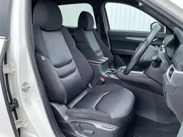 マツダ ＣＸ－８ XD 福岡県 2018(平30)年 4.5万km スノーフレイクホワイトパールマイカ 純正ナビ　/フルセグTV/CD/DVD/Bluetooth/AUX/３６０°ビューカメラ　/ＳＢＳ　/シートヒーター　/レーダークルーズコントロール　/ＢＳＭ　/レーンキープアシスト/車間認知支援システム　/ＨＵＤ　/パワーシート　/純正アルミ　/アダプティブヘッドライト/ステアリングヒーター/シートメモリー/電動パーキング/ブレーキホールド/ビルトインETC/スマートキー/プッシュスタート