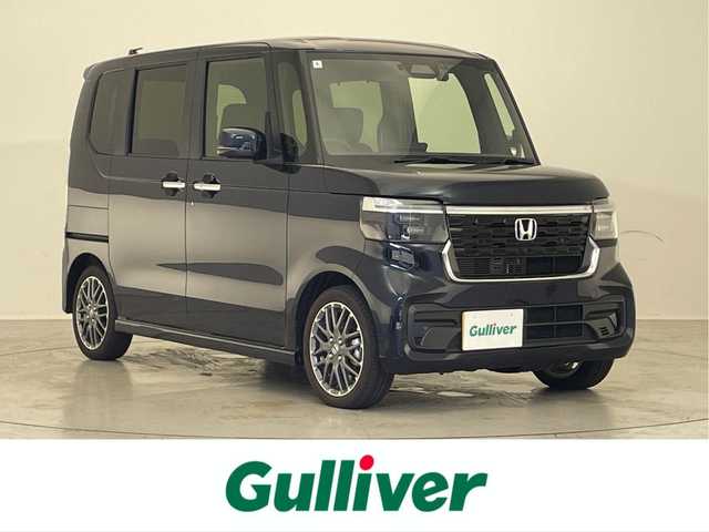 ホンダ Ｎ ＢＯＸ カスタム ターボ 滋賀県 2024(令6)年 0.5万km ミッドナイトブルービームM 禁煙車/純正9型ナビ/（BT/CD/DVD/AppleCarPlay/AndroidAuto/フルセグ）/両側電動スライドドア/前方ドライブレコーダー/バックカメラ/ETC/ホンダセンシング/・衝突軽減ブレーキ（CMBS）/・誤発進抑制機能（前方・後方）/・歩行者事故低減ステアリング/・路外逸脱抑制機能/・アダプティブクルーズコントロール（ACC）/・車線維持支援システム（LKAS）/・先行車発進お知らせ機能/・標識認識機能/・オートハイビーム/パドルシフト/ハーフレザー/電動パーキング/オートホールド/オートエアコン/USB（Type-A/Type-C）/スマートキー/スペアキー/オートライト/LEDヘッドライト