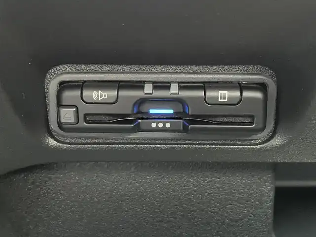ホンダ Ｎ ＢＯＸ カスタム ターボ 滋賀県 2024(令6)年 0.5万km ミッドナイトブルービームM 禁煙車/純正9型ナビ/（BT/CD/DVD/AppleCarPlay/AndroidAuto/フルセグ）/両側電動スライドドア/前方ドライブレコーダー/バックカメラ/ETC/ホンダセンシング/・衝突軽減ブレーキ（CMBS）/・誤発進抑制機能（前方・後方）/・歩行者事故低減ステアリング/・路外逸脱抑制機能/・アダプティブクルーズコントロール（ACC）/・車線維持支援システム（LKAS）/・先行車発進お知らせ機能/・標識認識機能/・オートハイビーム/パドルシフト/ハーフレザー/電動パーキング/オートホールド/オートエアコン/USB（Type-A/Type-C）/スマートキー/スペアキー/オートライト/LEDヘッドライト