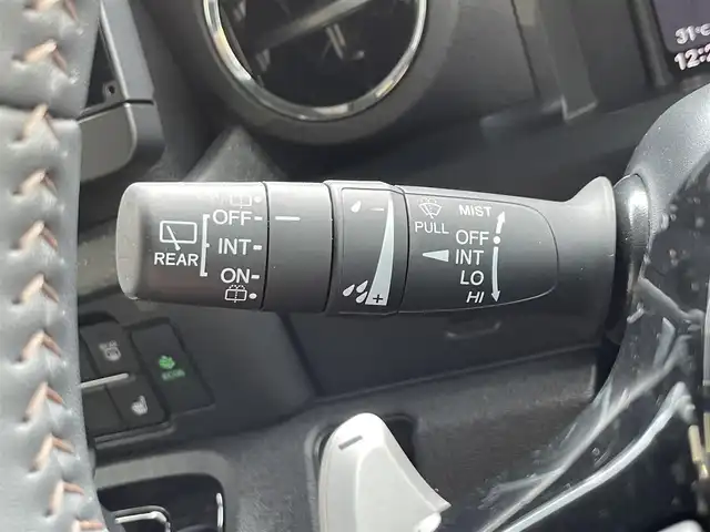 ホンダ Ｎ ＢＯＸ カスタム ターボ 滋賀県 2024(令6)年 0.5万km ミッドナイトブルービームM 禁煙車/純正9型ナビ/（BT/CD/DVD/AppleCarPlay/AndroidAuto/フルセグ）/両側電動スライドドア/前方ドライブレコーダー/バックカメラ/ETC/ホンダセンシング/・衝突軽減ブレーキ（CMBS）/・誤発進抑制機能（前方・後方）/・歩行者事故低減ステアリング/・路外逸脱抑制機能/・アダプティブクルーズコントロール（ACC）/・車線維持支援システム（LKAS）/・先行車発進お知らせ機能/・標識認識機能/・オートハイビーム/パドルシフト/ハーフレザー/電動パーキング/オートホールド/オートエアコン/USB（Type-A/Type-C）/スマートキー/スペアキー/オートライト/LEDヘッドライト