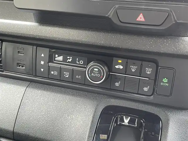 ホンダ Ｎ ＢＯＸ カスタム ターボ 滋賀県 2024(令6)年 0.5万km ミッドナイトブルービームM 禁煙車/純正9型ナビ/（BT/CD/DVD/AppleCarPlay/AndroidAuto/フルセグ）/両側電動スライドドア/前方ドライブレコーダー/バックカメラ/ETC/ホンダセンシング/・衝突軽減ブレーキ（CMBS）/・誤発進抑制機能（前方・後方）/・歩行者事故低減ステアリング/・路外逸脱抑制機能/・アダプティブクルーズコントロール（ACC）/・車線維持支援システム（LKAS）/・先行車発進お知らせ機能/・標識認識機能/・オートハイビーム/パドルシフト/ハーフレザー/電動パーキング/オートホールド/オートエアコン/USB（Type-A/Type-C）/スマートキー/スペアキー/オートライト/LEDヘッドライト