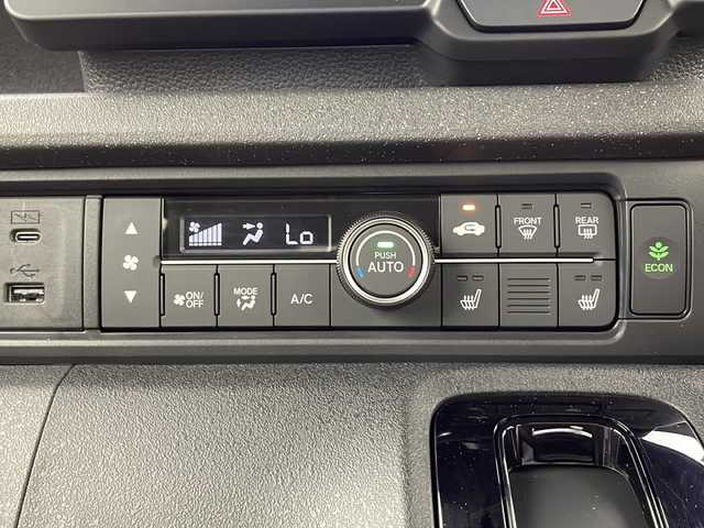 ホンダ Ｎ ＢＯＸ カスタム ターボ 大阪府 2024(令6)年 0.5万km ミッドナイトブルービームM 禁煙車/純正9型ナビ/（BT/CD/DVD/AppleCarPlay/AndroidAuto/フルセグ）/両側電動スライドドア/前方ドライブレコーダー/バックカメラ/ETC/ホンダセンシング/・衝突軽減ブレーキ（CMBS）/・誤発進抑制機能（前方・後方）/・歩行者事故低減ステアリング/・路外逸脱抑制機能/・アダプティブクルーズコントロール（ACC）/・車線維持支援システム（LKAS）/・先行車発進お知らせ機能/・標識認識機能/・オートハイビーム/パドルシフト/ハーフレザー/電動パーキング/オートホールド/オートエアコン/USB（Type-A/Type-C）/スマートキー/スペアキー/オートライト/LEDヘッドライト