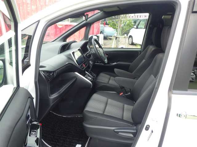 トヨタ ヴォクシー ZS 煌Ⅱ 千葉県 2020(令2)年 4.7万km ホワイトパールクリスタルシャイン Toyota Safety Sense/・プリクラッシュセーフティ/・レーンディパーチャーアラート/・オートハイビーム/クルーズコントロール/アイドリングストップ/両側パワースライドドア/純正SDナビ/地デジTV/【DVD/CD再生機能　Bluetooth接続】/バックカメラ/ドライブレコーダー/フリップダウンモニター/革巻きステアリング/ETC（2.0）/LEDヘッドライト/ウインカーミラー/クリアランスソナー/純正16インチアルミホイル/スマートキー