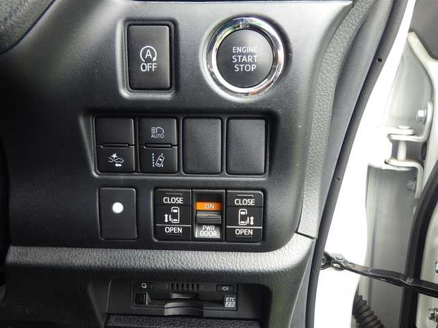 トヨタ ヴォクシー ZS 煌Ⅱ 千葉県 2020(令2)年 4.7万km ホワイトパールクリスタルシャイン Toyota Safety Sense/・プリクラッシュセーフティ/・レーンディパーチャーアラート/・オートハイビーム/クルーズコントロール/アイドリングストップ/両側パワースライドドア/純正SDナビ/地デジTV/【DVD/CD再生機能　Bluetooth接続】/バックカメラ/ドライブレコーダー/フリップダウンモニター/革巻きステアリング/ETC（2.0）/LEDヘッドライト/ウインカーミラー/クリアランスソナー/純正16インチアルミホイル/スマートキー