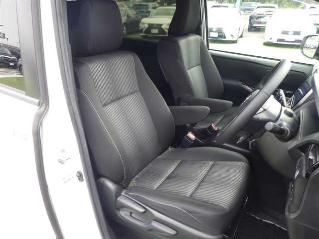 トヨタ ヴォクシー ZS 煌Ⅱ 千葉県 2020(令2)年 4.7万km ホワイトパールクリスタルシャイン Toyota Safety Sense/・プリクラッシュセーフティ/・レーンディパーチャーアラート/・オートハイビーム/クルーズコントロール/アイドリングストップ/両側パワースライドドア/純正SDナビ/地デジTV/【DVD/CD再生機能　Bluetooth接続】/バックカメラ/ドライブレコーダー/フリップダウンモニター/革巻きステアリング/ETC（2.0）/LEDヘッドライト/ウインカーミラー/クリアランスソナー/純正16インチアルミホイル/スマートキー