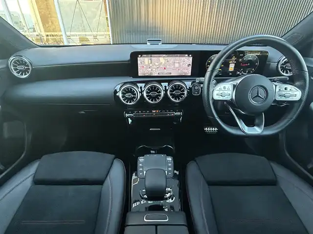 メルセデス・ベンツ Ｍ・ベンツ Ａ２００ｄ AMGライン 福岡県 2022(令4)年 1.9万km ポーラホワイト レーダーセーフティパッケージ/・ブレーキアシスト/・ステアリングアシスト/・ブラインドスポットアシスト/・レーンチェンジアシスト/・アダプティブクルーズコントロール/アドバンスドパケージ/・ヘッドアップディスプレイ/・360度カメラ/前後ドライブレコーダー/ワイヤレス充電/LEDヘッドライト/オートハイビーム/ステアリングスイッチ/パドルシフト/純正１８インチAW/ETC