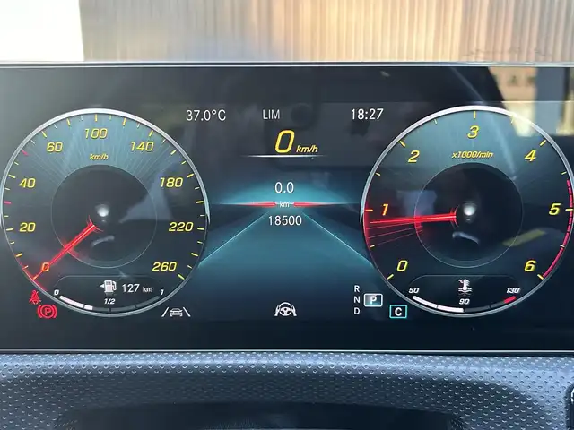 メルセデス・ベンツ Ｍ・ベンツ Ａ２００ｄ AMGライン 福岡県 2022(令4)年 1.9万km ポーラホワイト レーダーセーフティパッケージ/・ブレーキアシスト/・ステアリングアシスト/・ブラインドスポットアシスト/・レーンチェンジアシスト/・アダプティブクルーズコントロール/アドバンスドパケージ/・ヘッドアップディスプレイ/・360度カメラ/前後ドライブレコーダー/ワイヤレス充電/LEDヘッドライト/オートハイビーム/ステアリングスイッチ/パドルシフト/純正１８インチAW/ETC