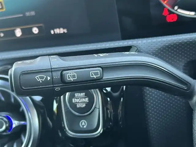 メルセデス・ベンツ Ｍ・ベンツ Ａ２００ｄ AMGライン 福岡県 2022(令4)年 1.9万km ポーラホワイト レーダーセーフティパッケージ/・ブレーキアシスト/・ステアリングアシスト/・ブラインドスポットアシスト/・レーンチェンジアシスト/・アダプティブクルーズコントロール/アドバンスドパケージ/・ヘッドアップディスプレイ/・360度カメラ/前後ドライブレコーダー/ワイヤレス充電/LEDヘッドライト/オートハイビーム/ステアリングスイッチ/パドルシフト/純正１８インチAW/ETC