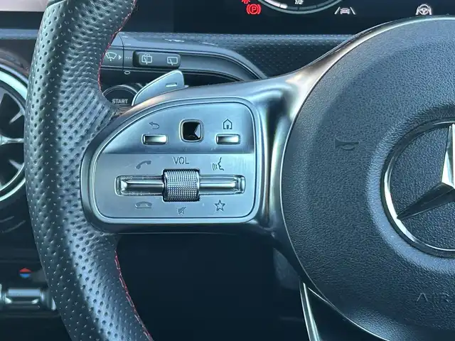 メルセデス・ベンツ Ｍ・ベンツ Ａ２００ｄ AMGライン 福岡県 2022(令4)年 1.9万km ポーラホワイト レーダーセーフティパッケージ/・ブレーキアシスト/・ステアリングアシスト/・ブラインドスポットアシスト/・レーンチェンジアシスト/・アダプティブクルーズコントロール/アドバンスドパケージ/・ヘッドアップディスプレイ/・360度カメラ/前後ドライブレコーダー/ワイヤレス充電/LEDヘッドライト/オートハイビーム/ステアリングスイッチ/パドルシフト/純正１８インチAW/ETC