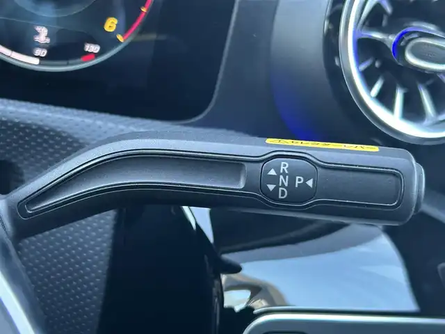メルセデス・ベンツ Ｍ・ベンツ Ａ２００ｄ AMGライン 福岡県 2022(令4)年 1.9万km ポーラホワイト レーダーセーフティパッケージ/・ブレーキアシスト/・ステアリングアシスト/・ブラインドスポットアシスト/・レーンチェンジアシスト/・アダプティブクルーズコントロール/アドバンスドパケージ/・ヘッドアップディスプレイ/・360度カメラ/前後ドライブレコーダー/ワイヤレス充電/LEDヘッドライト/オートハイビーム/ステアリングスイッチ/パドルシフト/純正１８インチAW/ETC