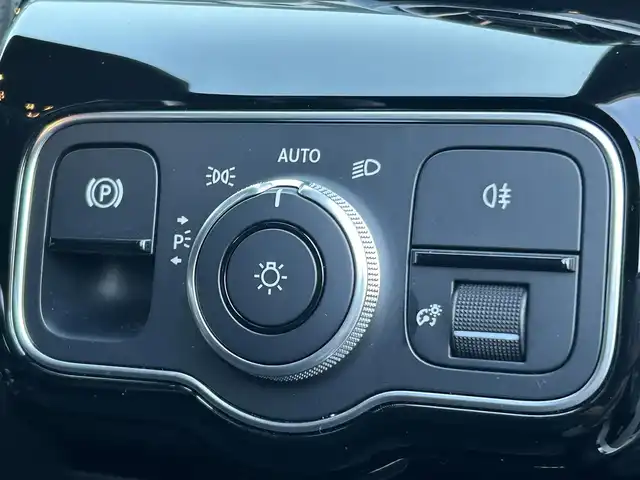 メルセデス・ベンツ Ｍ・ベンツ Ａ２００ｄ AMGライン 福岡県 2022(令4)年 1.9万km ポーラホワイト レーダーセーフティパッケージ/・ブレーキアシスト/・ステアリングアシスト/・ブラインドスポットアシスト/・レーンチェンジアシスト/・アダプティブクルーズコントロール/アドバンスドパケージ/・ヘッドアップディスプレイ/・360度カメラ/前後ドライブレコーダー/ワイヤレス充電/LEDヘッドライト/オートハイビーム/ステアリングスイッチ/パドルシフト/純正１８インチAW/ETC