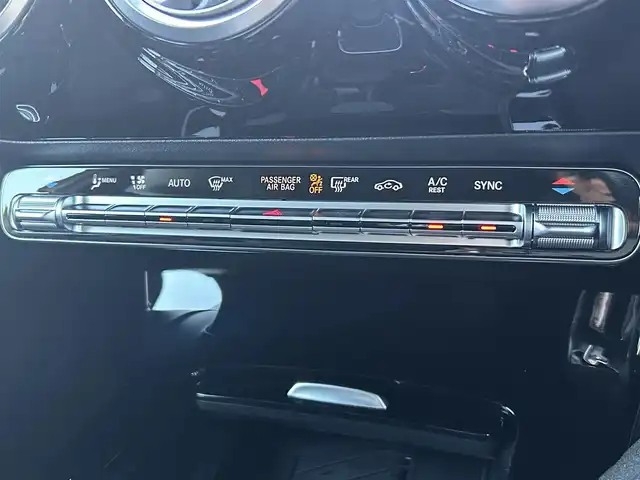 メルセデス・ベンツ Ｍ・ベンツ Ａ２００ｄ AMGライン 福岡県 2022(令4)年 1.9万km ポーラホワイト レーダーセーフティパッケージ/・ブレーキアシスト/・ステアリングアシスト/・ブラインドスポットアシスト/・レーンチェンジアシスト/・アダプティブクルーズコントロール/アドバンスドパケージ/・ヘッドアップディスプレイ/・360度カメラ/前後ドライブレコーダー/ワイヤレス充電/LEDヘッドライト/オートハイビーム/ステアリングスイッチ/パドルシフト/純正１８インチAW/ETC