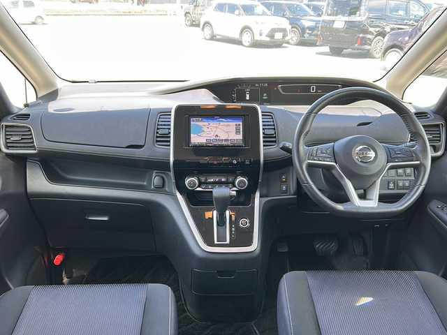 日産 セレナ ハイウェイスター Vセレクション 道東・釧路十勝 2018(平30)年 9.1万km ダイヤモンドブラック ４WD/社外ナビ/（FM/AM/CD/DVD/BT/フルセグTV）/エマージェンシーブレーキ/バックカメラ/フロントカメラ/サイドカメラ/アラウンドビューモニター/コーナーセンサー/クルーズコントロール/両側パワースライドドア/ハンズフリーオートスライドドア/アイドリングストップ/インテリジェントパーキングアシスト/ビルトインETC/フリップダウンモニター/ウォークスルー/オートエアコン/オートライト/LEDヘッドライト/フォグランプ/電動格納ミラー/ウインカーミラー/純正フロアマット/ドアバイザー/純正15インチホイール