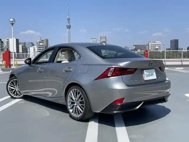 レクサス ＩＳ 300h バージョンL 東京都 2016(平28)年 3.4万km ソニックチタニウム 純正ナビ/FM・AM・TV・BT・CD・DVD・SD/ETC/バックカメラ/コーナーセンサー/サンルーフ/パワーシート/エアーシート/シートヒーター/プッシュスタート/パドルシフト/クルーズコントロール/ステアリングスイッチ/純正フロアマット/取扱説明書/保証書