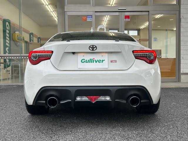 トヨタ ８６ GT 埼玉県 2021(令3)年 4.2万km クリスタルホワイトパール TRDフロントスポイラー/RAYS社外１８インチアルミホイール/ロッソモデロ社外マフラー/クルーズコントロール/純正メモリナビ/NSZT-W68T/バックカメラ/コーナーセンサー/セルスター社外レーダーAR-W51GA/前後ドライブレコーダー/ETC