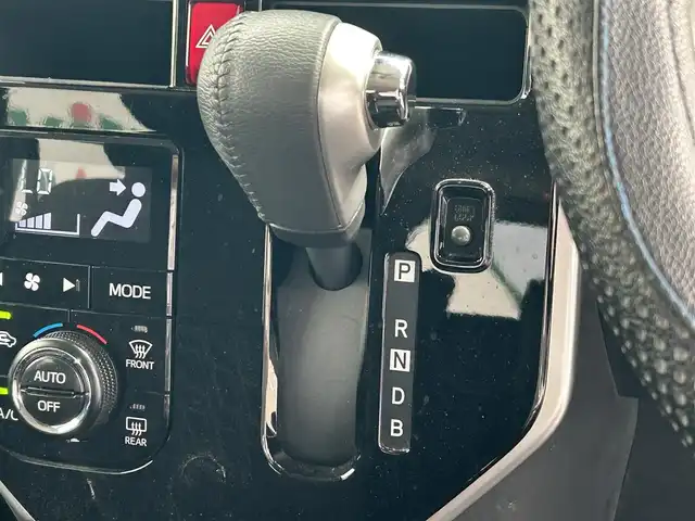 トヨタ タンク カスタムG－T 愛媛県 2019(平31)年 7.3万km ブラックマイカメタリック/インペリアルゴールドクリスタルメタリック 2トーン プッシュスタート/純正メモリナビ（AM/FM/DISC/SD/フルセグTV/Bluetooth）/バックカメラ/ETC/両側パワースライドドア/クルーズコントロール/アイドリングストップ/ドライブレコーダー/純正アルミホイール/オートライト/オートマチックハイビーム/横滑り防止装置/AAC