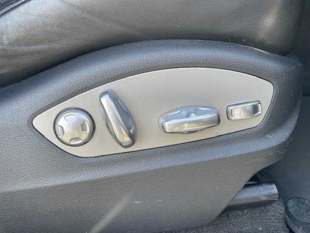 ポルシェ マカン S 三重県 2015(平27)年 5.6万km 青 1オーナー/4WD/純正ナビ/フルセグTV/【CD/DVD/SD/Bluetooth】/サイド/バックカメラ/ETC/前後ドライブレコーダー/パドルシフト/クルーズコントロール/レザーシート/D/N席シートベンチレーション/D/N席シートヒーター/パワーバックドア/オートライト/HIDヘッドライト/フロント235/55R19インチ純正AW/リア255/50R19インチ純正AW/スマートキー/純正フロアマット