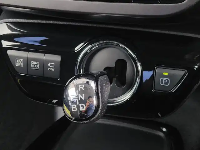 トヨタ プリウス S ツーリングセレ ブラックED 愛知県 2021(令3)年 3.7万km プラチナホワイトパールマイカ モデリスタエアロ/・フロントスポイラー/・リアスポイラー/・サイドスカート/純正ディスプレイオーディオ/・フルセグ/・Bluetooth/・ミラーキャスト/アラウンドビューモニター/レーダークルーズコントロール/前席シートヒーター/レザーシート/革巻きステアリング/ステアリングリモコン/前後ドライブレコーダー/フォグランプ/AC100V電源/クリアランスソナー/フォグランプ/ETC