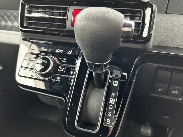 ダイハツ タント カスタム X セレクション 島根県 2020(令2)年 5万km シャイニングホワイトパール 純正ナビ/Bluetooth・AM・FM・CD・DVD/フルセグTV/両側パワースライドドア/シートヒーター(運転席・助手席)/ロングスライドシート/バックカメラ/オートライト/LEDヘッドライト/LEDフォグランプ/前後コーナーセンサー/横滑り防止装置/レーンキープアシスト/盗難防止装置/シートバックテーブル/ロールサンシェード/ハーフレザーシート/プッシュスタート/スペアキー×1/ステアリングスイッチ/純正14インチAW/アイドリングストップ/ウィンカーミラー